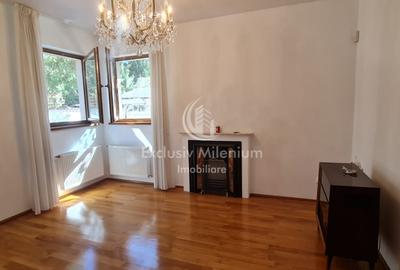 Casă cu 8 camere cu Canalizare în Tei - 1