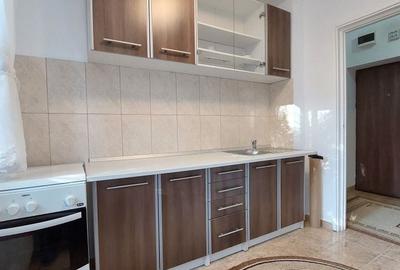 Titan metrou 10 minute mers, Potcoava, foarte curat, 1/4, Intr Badeni - 1