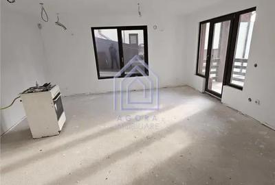 Casă cu 7 camere cu Teren 300 Mp în Central - 1