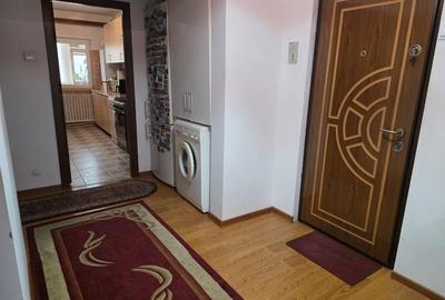 Apartament decomandat 3 camere, 65m2, etaj 4, Zona Ultracentrală,oras statiune T - 1