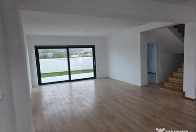 Casă cu 4 camere cu Teren 429 Mp în Cristian