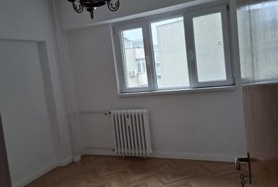 Apartament cu 5 camere decomandat în Universitate - 9