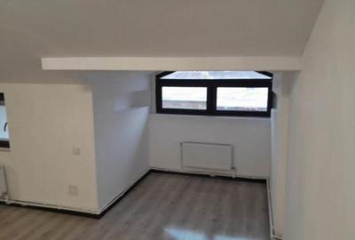 Casă cu 5 camere cu Teren 400 Mp în Vitan - 3
