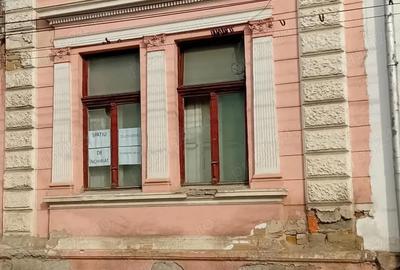 Casă cu Teren 100 Mp în Central