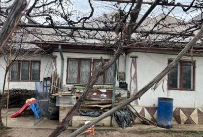 Casă cu 4 camere cu Teren 390 Mp în