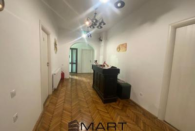 Casa 5 camere decomandate, zona Centru