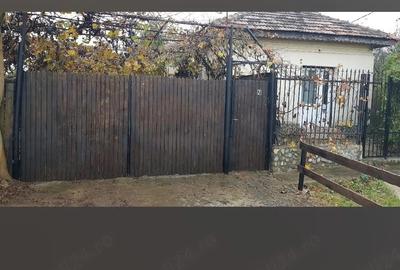 Casă cu 3 camere cu Teren 4000 Mp în Racovița - 4