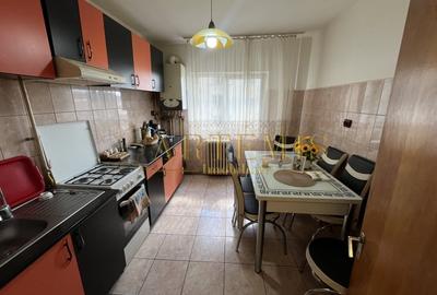 Apartament de 4 camere, decomandat, 87 mp, zona Nord