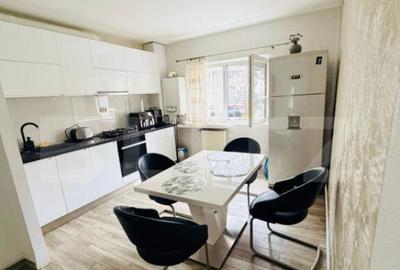 Apartament cu 3 camere decomandat, mobilat în Astra