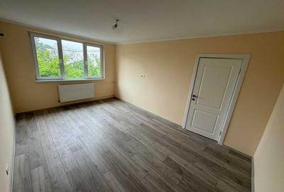 Apartament cu 3 camere semidecomandat în Titan