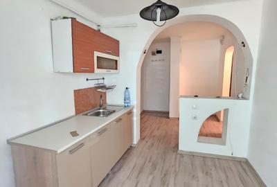 Apartament liber, 3 camere, parter cu balcon, intersectia Podul de Fier - 6