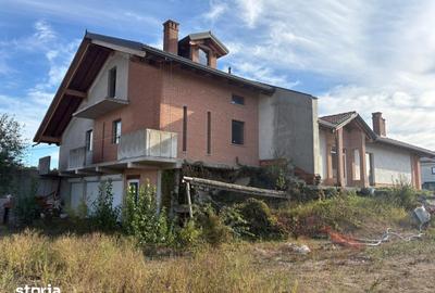 Casă cu 6 camere cu Teren 2500 Mp în Central - 7