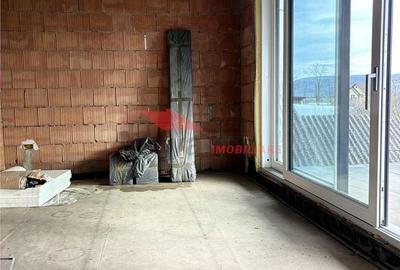 Casă cu 4 camere cu Teren 900 Mp în Uriu - 13