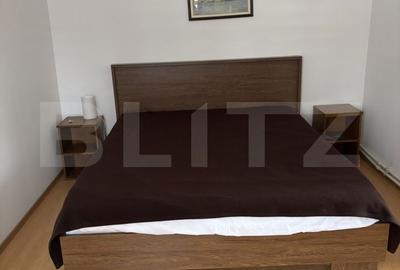 Casă cu 3 camere cu Teren 1300 Mp în Central - 1
