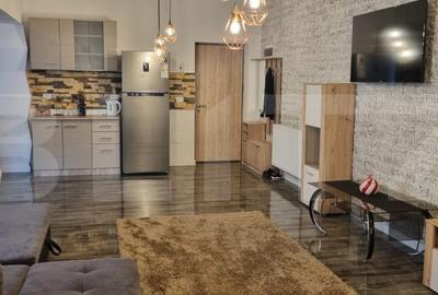 Apartament 3 camere, 105 mp, lux, terasa si piscina, loc gratar, zona 1 Mai - 6