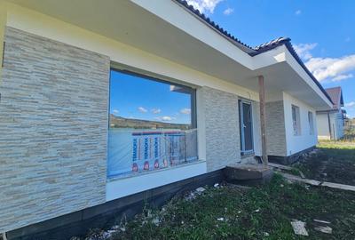 Casă individuală cu 4 camere cu Canalizare în Chinteni