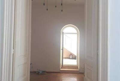 Casa cu etaj,teren 400 mp, pretabila : clinica, gradinita, birouri - 6