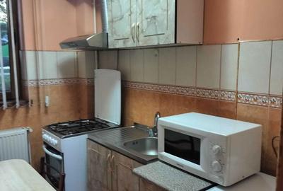 Apartament cu 3 camere decomandat în Petros