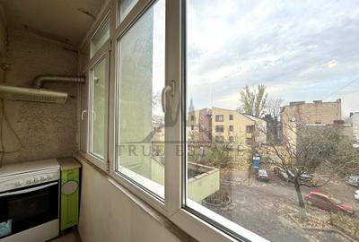 Garsoniera Banu Manta cu vedere pe spate - 9