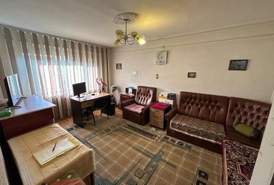 Apartament spatios cu 3 camere, 72 mp utili, etaj 4/4 – zona SUD - 1