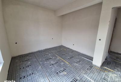 Casă cu 4 camere cu Teren 400 Mp în Luna - 1