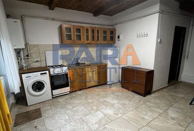 Garsoniera la curte - ultracentral - 2