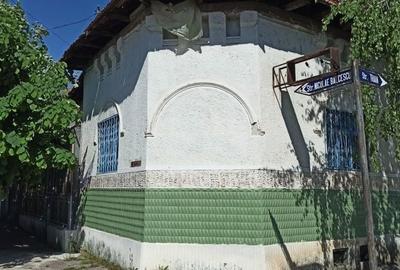 Casă cu 5 camere cu Teren 1250 Mp în Drăgășani - 2