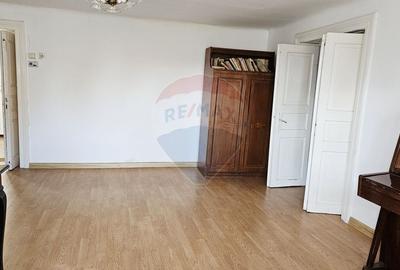 Apartament cu 3 camere de vânzare în zona Central - 4