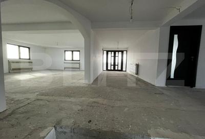 Casă cu 5 camere cu Teren 500 Mp în Central - 2