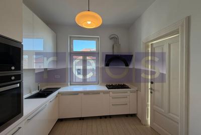 Casă individuală cu 8 camere cu Canalizare în Capitale - 27