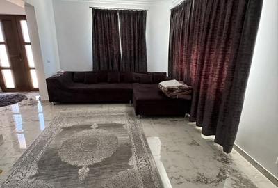 Casă cu 4 camere cu Teren 220 Mp în Central