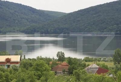 Teren de 5000 mp, în Central