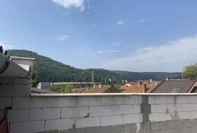 Casă cu 5 camere cu Teren 300 Mp în Muncitoresc - 1