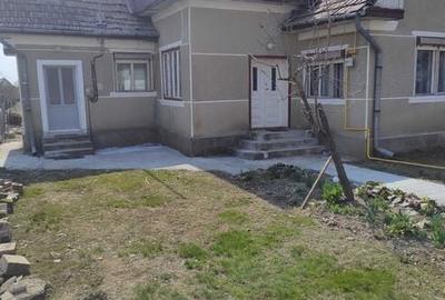 Casă cu 2 camere cu Teren 100 Mp în Central