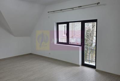 Casă individuală cu 6 camere cu Canalizare în Central - 35