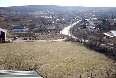 Teren de 1385 mp, în Goruni