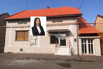 Lugoj, Casa, Teren 851 Mp., Zona Pietei, SemiCentral - 1