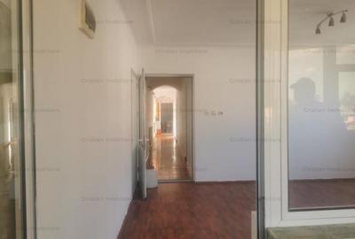 Casă cu 5 camere cu Canalizare în Central - 11