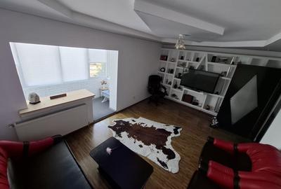 Apartament cu 3 camere decomandat în Tineretului