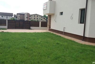 Casă cu 5 camere în Odăile