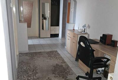 Apartament cu 3 camere decomandat în Micro 4 - 4