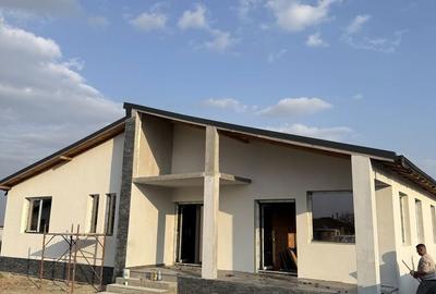 Casă cu 4 camere în Central - 2