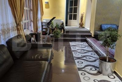 Casa spatioasa cu 5 dormitoare de vanzare in Chetani
