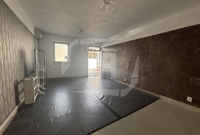 Spațiu comercial, de 40 mp, în Central - 3