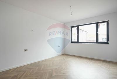 Casă cu 4 camere cu Teren 560 Mp în Stupini - 15