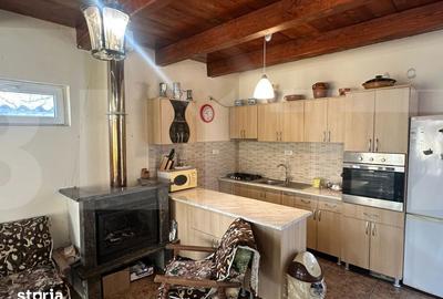 Casă cu 4 camere cu Teren 585 Mp în Central - 2