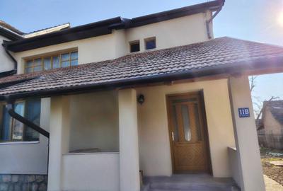 Casă cu 4 camere în Central - 1