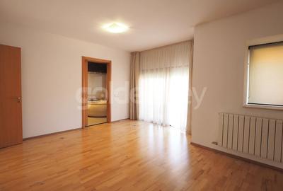 Vila nemobilata in complex cu piscina | 2 garaje - 12