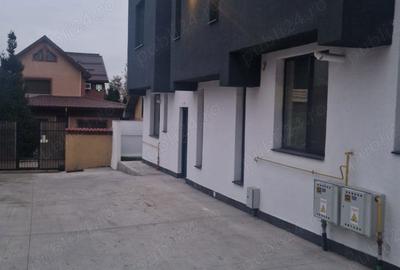 Casă cu 6 camere cu Teren 220 Mp în Central - 1