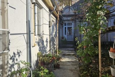 De vanzare 2 corpuri separate de casa 205mp si teren curte 390mp - 10